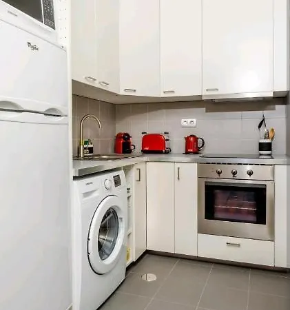 'Sky View' City Centre Apartment -Strictly For Families Or Couples Or Mature Friends - We Do Not Accept Groups Of Friends Under 40 Years Old - No Exceptions